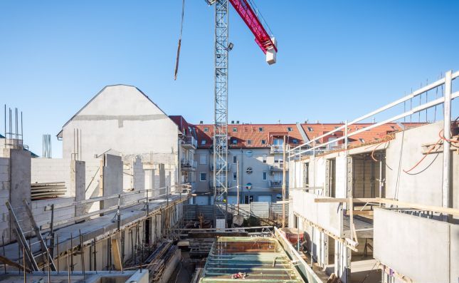 Félúton jár a szerkezetépítés a Hubay Garden lakóparkban Budapesten